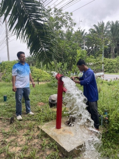 ไฟล์แนบ กปภ.สาขาคลองท่อม นำทีมลงพื้นที่ ตำบลคลองพน อำเภอคลองท่อม จังหวัดกระบี่ ดำเนินการเปิดล้างระบายตะกอนในเส้นท่อจ่ายน้ำ (Blow off) ผ่านหัวดับเพลิง
