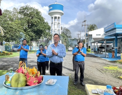 ไฟล์แนบ ผจก.กปภ.สาขาขลุง ไหว้สักการะสิ่งศักดิ์สิทธิ์ประจำสำนักงาน เนื่องในโอกาสเข้ารับตำแหน่งใหม่