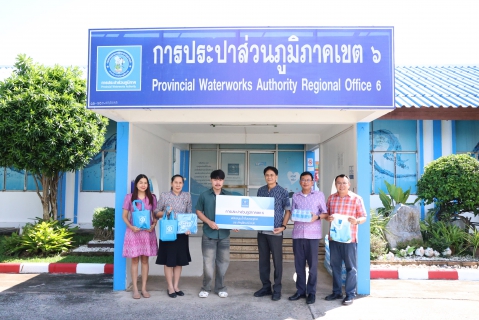 ไฟล์แนบ กปภ.ข.6 สนับสนุนน้ำดื่มฯ และของที่ระลึกตราสัญลักษณ์ กปภ. ในโครงการถ่ายทอดเทคโนโลยีการจัดการน้ำเพื่อการเกษตรของเกษตรกรในชุมชนบ้านหนองขาม ต.นาคำ อ.อุบลรัตน์ จ.ขอนแก่น 