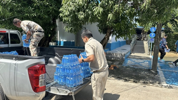 ไฟล์แนบ กปภ.สาขาสมุทรสาคร (พ) สนับสนุนน้ำดื่มบรรจุขวดตราสัญลักษณ์ กปภ. แก่ที่ว่าการอำเภอบ้านแพ้ว