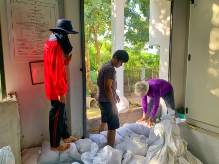 ไฟล์แนบ กปภ.สาขาปทุมธานี(ชั้นพิเศษ) เฝ้าระวังน้ำท่วม จัดทำกระสอบทรายกั้นน้ำ ป้องกันผลกระทบจากน้ำทะเลหนุนสูง