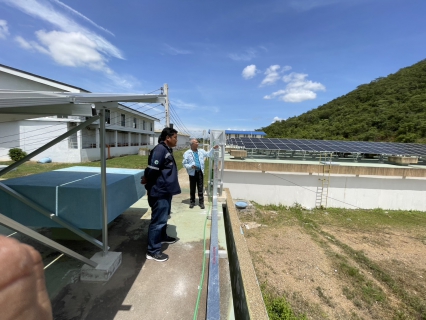 ไฟล์แนบ การประปาส่วนภูมิภาคสาขาปราณบุรี ขอต้อนรับ นายศรายุธ แก้วสินธุ์ รองผู้ว่าการ(ปฏิบัติการ 4) ลงพื้นที่ติดตามโครงการจัดการพลังงาน จากระบบผลิตไฟฟ้าพลังงานแสงอาทิตย์ที่ติดตั้งบนหลังคา (Solar Rooftop) พร้อมตรวจเยี่ยมพนักงาน  ณ กปภ.สาขาปราณบุรี และสถานีผลิตและจ่ายน้ำเขาเสวยราชย์ 