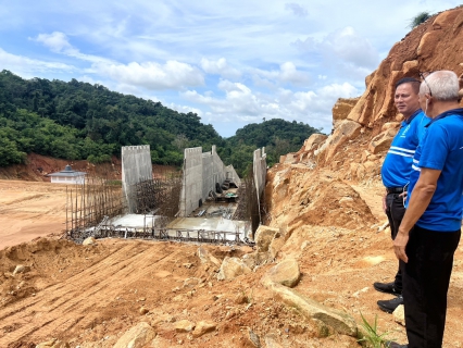 ไฟล์แนบ กปภ.สาขาขลุง ลงพื้นที่สำรวจความคืบหน้า "โครงการอ่างเก็บน้ำห้วยแห้งอันเนื่องมาจากพระราชดำริ"
