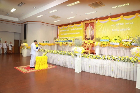 ไฟล์แนบ กปภ.สาขาขอนแก่น (พ)  ร่วมพิธีเจริญพระพุทธมนต์ พิธีวางพวงมาลา และตักบาตรถวายเป็นพระราชกุศล เนื่องในวันนวมินทรมหาราช 13 ตุลาคม 2568 