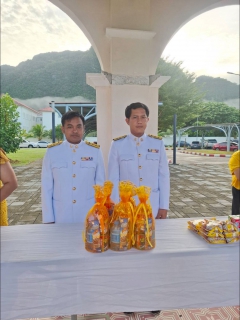 ไฟล์แนบ กปภ.สาขาพังงา เข้าร่วมพิธีทำบุญตักบาตรและพิธีวางพวงมาลา ถวายเป็นพระราชกุศล เนื่องในวันนวมินทรมหาราช 13 ตุลาคม 2568