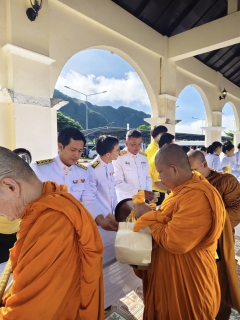 ไฟล์แนบ กปภ.สาขาพังงา เข้าร่วมพิธีทำบุญตักบาตรและพิธีวางพวงมาลา ถวายเป็นพระราชกุศล เนื่องในวันนวมินทรมหาราช 13 ตุลาคม 2568