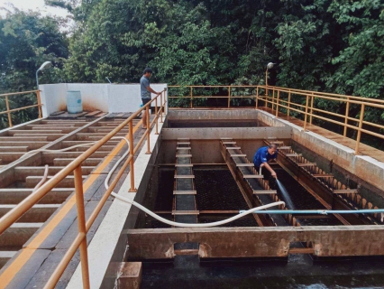 ไฟล์แนบ  การประปาส่วนภูมิภาคสาขาตราด ดำเนินการล้างถังตกตะกอน  ณ  โรงกรองน้ำบ่อไร่