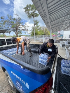 ไฟล์แนบ กปภ.สาขาภูเก็ต ร่วมสนับสนุนน้ำดื่มบรรจุขวดตราสัญลักษณ์ กปภ. แก่กองอำนวยการร่วมถวายความปลอดภัย ทูลกระหม่อมหญิงอุบลรัตนราชกัญญา สิริวัฒนาพรรณวดี