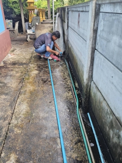 ไฟล์แนบ นายปกรณ์ บัวทอง ผู้จัดการการประปาส่วนภูมิภาคสาขาปากท่อ พร้อมด้วยทีมงานพนักงานในสังกัด เข้าตรวจสอบท่อภายในให้แก่ลูกค้า