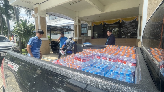 ไฟล์แนบ กปภ.สาขาราชบุรี มอบน้ำดื่มบรรจุขวด สนับสนุนการจัดงานประเพณีลอยกระทง ประจำปี 2568