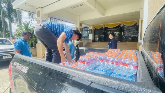 ไฟล์แนบ กปภ.สาขาราชบุรี มอบน้ำดื่มบรรจุขวด สนับสนุนการจัดงานประเพณีลอยกระทง ประจำปี 2568