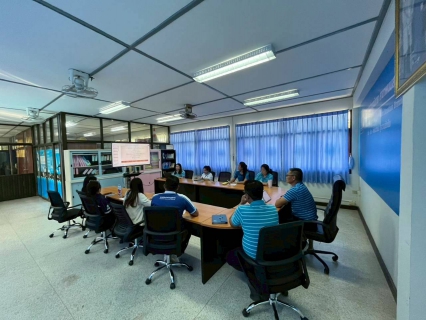 ไฟล์แนบ กปภ. สาขาพนมสารคาม  จัดกิจกรรมแลกเปลี่ยนเรียนรู้หัวข้อ เรื่อง การเขียนหนังสือราชการ  เมื่อวันที่ 24 ตุลาคม  2568 นำโดย นายนนทวัฒน์ วงศ์สุวานิช ผจก.กปภ.สาขาพนมสารคาม พร้อมด้วยนายชนะชล พุ่มแก้ว ผช.ผจก.กปภ.สาขาพนมสารคาม พร้อมด้วย หัวหน้างาน พนักงาน และเจ้าหน้าที่ในสังกัด กปภ.สาขาพนมสารคาม ร่วมแลกเปลี่ยนเรียนรู้ เสริมสร้างการแบ่งปันทักษะและองค์ความรู้ระหว่างหน่วยงานภายใน กับ กปภ. .สาขาพนมสารคาม ในหัวข้อ "การเขียนหนังสือราชการ "  ณ ห้องประชุมชั้น 2 สำนักงานการประปาส่วนภูมิภาคสาขาพนมสารคาม กิจกรรมในครั้งนี้จัดขึ้นโดยมีวัตถุประสงค์เพื่อส่งเสริมการถ่ายทอดองค์ความรู้ และประสบการณ์จากการปฏิบัติงานจริงในแต่ละด้าน มุ่งสร้างบรรยากาศของการแลกเปลี่ยนความคิดเห็นร่วมกันอย่างสร้างสรรค์ ไม่ว่าจะเป็นการนำเสนอแนวทางการดำเนินงาน และการแก้ไขปัญหาที่พบในการปฏิบัติงาน และยังเป็นกลไกที่ช่วยพัฒนาทักษะของบุคลากรให้สา