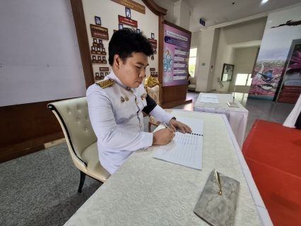 ไฟล์แนบ กปภ.ข.10 เข้าร่วมพิธีถวายน้ำสรงพระบรมศพ เบื้องหน้าพระฉายาลักษณ์ สมเด็จพระนางเจ้าสิริกิติ์ พระบรมราชินีนาถ พระบรมราชชนนีพันปีหลวง