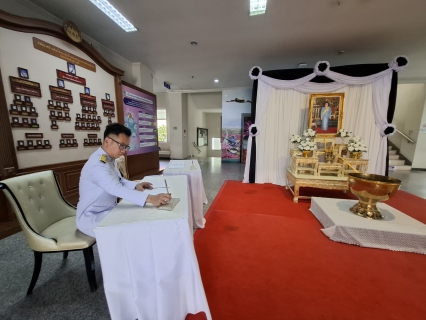 ไฟล์แนบ กปภ.ข.10 เข้าร่วมพิธีถวายน้ำสรงพระบรมศพ เบื้องหน้าพระฉายาลักษณ์ สมเด็จพระนางเจ้าสิริกิติ์ พระบรมราชินีนาถ พระบรมราชชนนีพันปีหลวง