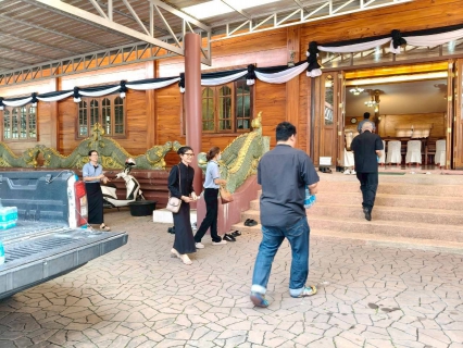 ไฟล์แนบ กปภ.สาขาตราด ร่วมสนับสนุนน้ำดื่ม ตราสัญลักษณ์กปภ.ในพิธีถวายน้ำสรงพระบรมศพหน้าพระฉายาลักษณ์ สมเด็จพระนางเจ้าสิริกิติ์ พระบรมราชินีนาถ พระบรมราชชนนีพันปีหลวง