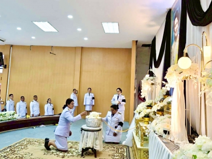 ไฟล์แนบ กปภ.สาขาแม่สอด เข้าร่วมพิธีถวายน้ำสรงพระบรมศพเบื้องหน้าพระฉายาลักษณ์ สมเด็จพระนางเจ้าสิริกิติ์ พระบรมราชินีนาถ พระบรมราชชนนีพันปีหลวง