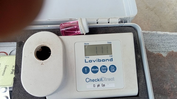 ไฟล์แนบ กปภ.สาขากาญจนดิษฐ์ ลงพื้นที่สุ่มน้ำประปา บริเวณบ้านผู้ใช้น้ำหมู่บ้านในเมืองใหม่ ม.15 ต.ปากแพรก อ.ดอนสัก จังหวัดสุราษฎร์ธานี พื้นที่สถานีผลิตน้ำวิภาวดี(บ้านใน) โดยเก็บตัวอย่างน้ำจากก๊อกน้ำที่บ้านของผู้ใช้น้ำไปตรวจสอบคุณภาพน้ำ