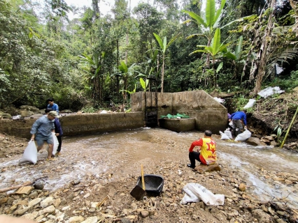 ไฟล์แนบ กปภ.สาขาแม่สอด ร่วมสนันสนุนกระสอบสารส้มเพื่อใช้ซ่อมแซมฝายชำรุด