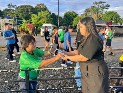 ไฟล์แนบ การประปาส่วนภูมิภาคสาขาตราด สนับสนุนน้ำดื่มตราสัญลักษณ์ กปภ.ในกิจกรรมออกกำลังกายภายใต้ โครงการแสงนำใจไทยทั้งชาติ เดิน วิ่ง ปั่น ป้องกันอัมพาต ครั้งที่ 11 เฉลิมพระเกียรติ จังหวัดตราด 