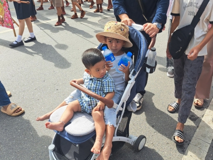 ไฟล์แนบ การประปาส่วนภูมิภาคสาขาฉะเชิงเทราร่วมบริการน้ำดื่มตราสัญลักษณ์ กปภ. จำนวน 720 ขวด ให้กับประชาชนที่มาร่วมต้อนรับขบวนแห่หลวงพ่อโสธรทางบก ประจำปี 2568