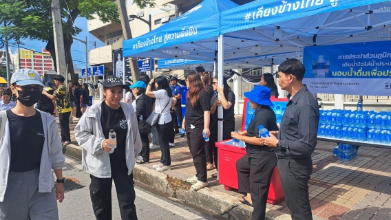 ไฟล์แนบ การประปาส่วนภูมิภาคสาขาฉะเชิงเทราร่วมบริการน้ำดื่มตราสัญลักษณ์ กปภ. จำนวน 720 ขวด ให้กับประชาชนที่มาร่วมต้อนรับขบวนแห่หลวงพ่อโสธรทางบก ประจำปี 2568