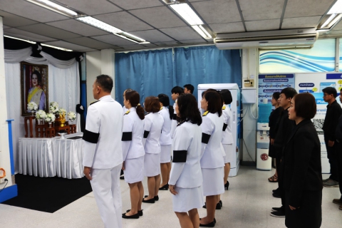 ไฟล์แนบ กปภ.สาขาชลบุรี (พ) จัดพิธีถวายความอาลัยและลงนามแสดงความอาลัย สมเด็จพระนางเจ้าสิริกิติ์ พระบรมราชินีนาถ พระบรมราชชนนีพันปีหลวง