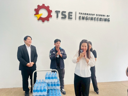 ไฟล์แนบ การประปาส่วนภูมิภาคสาขาคลองหลวง สนับสนุนน้ำดื่มบรรจุขวดตราสัญลักษณ์ กปภ. แก่นักศึกษาคณะวิศวกรรมศาสตร์ ศูนย์รังสิต ในงาน TSE Open House 2025