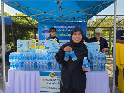 ไฟล์แนบ การประปาส่วนภูมิภาคสาขาสุไหงโก-ลก จัดหน่วยบริการสนับสนุนน้ำดื่มสะอาดบรรจุขวด ตรา กปภ แก่ประชาชนที่มาต้อนรับ รองนายกรัฐมนตรีและคณะรัฐมนตรี 4 กระทรวง เพื่อยกระดับคุณภาพชีวิตชาวจังหวัดนราธิวาส
