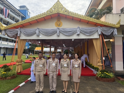 ไฟล์แนบ วันที่ 3 พฤศจิกายน 2568  พระบาทสมเด็จพระเจ้าอยู่หัว ทรงพระกรุณาโปรดเกล้าฯ ให้ พลตรีหญิง คุณหญิงปภัสสร วัชรหทัยพัทธ์ เป็นผู้แทนพระองค์ไปถวายผ้าพระกฐินพระราชทาน ณ วัดกะพังสุรินทร์ พระอารามหลวง อำเภอเมืองตรัง จังหวัดตรัง โดยมี นายกิตติ โบว์พัฒนากุล ผู้จัดการ กปภ.สาขาตรัง หัวหน้างาน และพนักงานในสังกัด ร่วมรับเสด็จฯ พร้อมนำน้ำดื่มบรรจุขวด ตราสัญญาลักษณ์ กปภ. จำนวน 2,000 ขวด มอบบริการให้แก่ประชาชน และข้าราชการที่มาร่วมพิธี