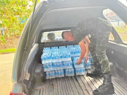 ไฟล์แนบ กปภ. สาขาปทุมธานี (พ)มอบน้ำใจด้วยน้ำดื่ม ให้ทหารไทย ชายแดนไทย-กัมพูชา