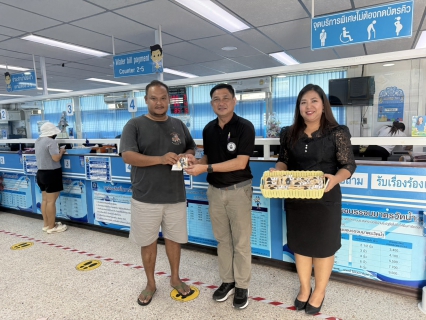 ไฟล์แนบ กปภ.สาขาปราณบุรี จัดกิจกรรมแจกริบบิ้นแสดงความอาลัย น้อมรำลึกในพระมหากรุณาธิคุณสมเด็จพระพันปีหลวง