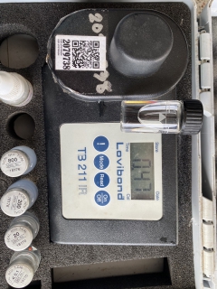 ไฟล์แนบ กปภ.สาขาขนอม ดำเนินการตรวจสอบคุณภาพน้ำประปา ณ ป้อมตำรวจสี่แยกครูประวิง และบ้านผู้ใช้น้ำบ้านเลขที่ 190 ม.1 ต.ขนอม ต.ขนอม อ.ขนอม จ.นครศรีธรรมราช 