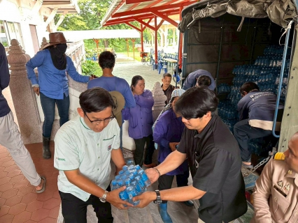 ไฟล์แนบ การประปาส่วนภูมิภาคเขต 3 ร่วมกับกปภ.สาขาอ้อมน้อยและกปภ.ในพื้นที่จังหวัดนครปฐม มอบน้ำดื่มบรรจุขวดเพื่ออำนวยความสะดวกแก่ประชาชนที่เดินทางเข้าเฝ้าฯ กราบถวายบังคมพระบรมศพ พระบรมราชชนนีพันปีหลวง