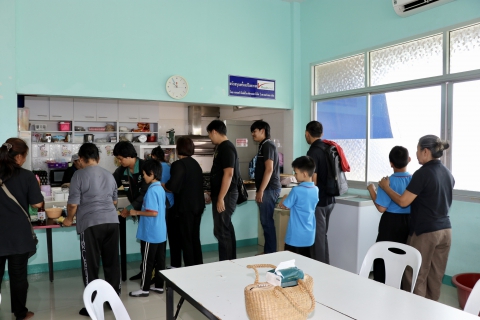 ไฟล์แนบ กปภ.สาขาสมุทรสาคร (พ) จัดกิจกรรมโครงการ อิ่มท้อง เพื่อน้องคนดี น้อมถวายเป็นพระราชกุศล