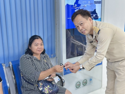 ไฟล์แนบ กปภ.สาขาสมุทรสาคร (พ) แจกริบบิ้นสีดำ แสดงความอาลัยแด่ สมเด็จพระนางเจ้าสิริกิติ์ พระบรมราชินีนาถ พระบรมราชชนนีพันปีหลวง