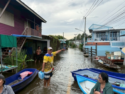 ไฟล์แนบ การประปาส่วนภูมิภาคสาขาพยุหะคีรี มอบน้ำดื่มบรรจุขวด ตราสัญลักษณ์ กปภ. ให้ผู้ประสบภัยน้ำท่วม