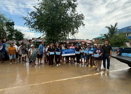 ไฟล์แนบ การประปาส่วนภูมิภาคสาขาพยุหะคีรี มอบน้ำดื่มบรรจุขวด ตราสัญลักษณ์ กปภ. ให้ผู้ประสบภัยน้ำท่วม