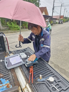 ไฟล์แนบ กปภ.สาขาภูเก็ต นำทีมลงพื้นที่ บริเวณหมู่บ้านภูเก็ตวิลล่า 3 ตำบลวิชิต อำเภอเมือง จังหวัดภูเก็ต เพื่อดำเนินการตรวจสอบคุณภาพน้ำ