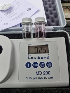 ไฟล์แนบ กปภ.สาขาภูเก็ต นำทีมลงพื้นที่ บริเวณหมู่บ้านภูเก็ตวิลล่า 3 ตำบลวิชิต อำเภอเมือง จังหวัดภูเก็ต เพื่อดำเนินการตรวจสอบคุณภาพน้ำ