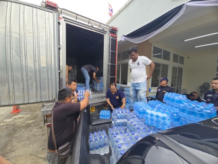 ไฟล์แนบ การประปาส่วนภูมิภาคสาขาขนอม ร่วมบริจาคน้ำดื่มตราสัญลักษณ์ กปภ. รวมทั้งจัดหาน้ำดื่มเพิ่มเติมจากผู้ผลิตภายนอกที่มีมาตรฐาน จำนวน รวม 1,200 ขวด ส่งเข้าพื้นที่อำเภอหาดใหญ่ จังหวัดสงขลา