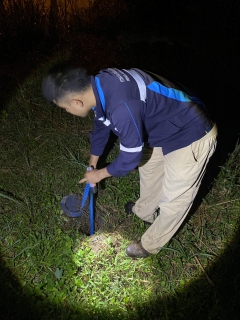 ไฟล์แนบ กปภ.สาขาตะกั่วป่า ดำเนินงานตามแผนบริหารจัดการน้ำสูญเสียเชิงรุก ทำ Step Test ลงพื้นที่เดินเท้าหาท่อแตกรั่ว พร้อมซ่อมปิดจุด เพื่อลดการเกิดน้ำสูญเสีย