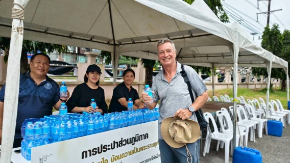 ไฟล์แนบ กปภ.สาขาระนอง สนับสนุนน้ำดื่ม ร่วมส่งพสกนิกรชาวระนอง เดินทางเข้ากราบถวายบังคมพระบรมศพ  สมเด็จพระนางเจ้าสิริกิติ์ พระบรมราชินีนาถ พระบรมราชชนนีพันปีหลวง รอบแรก