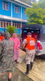 ไฟล์แนบ การประปาส่วนภูมิภาคสาขาสายบุรี ร่วมสนับสนุนน้ำดื่มบรรจุขวด ตราสัญลักษณ์ "กปภ." ช่วยเหลือผู้ประสบอุทกภัย