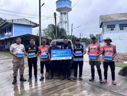 ไฟล์แนบ กปภ.สาขาสายบุรี ร่วมสนับสนุนน้ำดื่มบรรจุขวดตราสัญลักษณ์ "กปภ." ช่วยเหลือผู้ประสบอุทกภัย