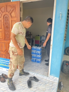 ไฟล์แนบ กปภ.สาขาสายบุรี ร่วมสนับสนุนน้ำดื่มบรรจุขวดตราสัญลักษณ์ "กปภ." ช่วยเหลือผู้ประสบอุทกภัย