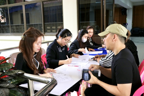 ไฟล์แนบ กปภ.สาขาสมุทรสาคร (พ) ออกหน่วยบริการรับคำร้องติดตั้งมาตรวัดน้ำประปา ภายใต้โครงการ ใกล้ชิดกว่าเดิม เติมใจให้กัน ให้บริการประชาชนในพื้นที่ตำบลหลักสาม