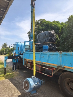 ไฟล์แนบ กปภ.เขต 1 มอบน้ำดื่ม 1,800 ขวด พร้อมสนับสนุนเครื่องจักร เครื่องมือ อุปกรณ์ และพนักงาน เพื่อช่วยฟื้นฟูระบบผลิต - สูบจ่ายน้ำในพื้นที่ กปภ.เขต 5 ที่ได้รับผลกระทบจากภัยน้ำท่วม