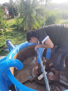 ไฟล์แนบ การประปาส่วนภูมิภาคสาขาบางสะพานร่วมกันทำความสะอาด ล้างถังตกตะกอนโมบายแพล้น ขนาด 100 ลบ.ม.ณ สถานีผลิตน้ำร่อนทอง