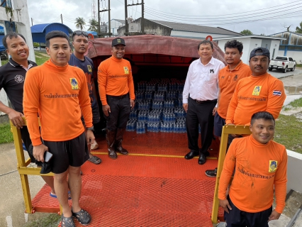 ไฟล์แนบ กปภ.สาขานราธิวาส สนับสนุนน้ำดื่มตราสัญลักษณ์ กปภ. จำนวน 5,000 ขวด แก่ผู้ประสบอุทกภัยในพื้นที่