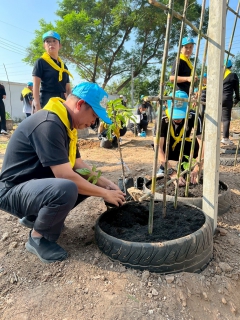 ไฟล์แนบ นายปกรณ์ บัวทอง ผู้จัดการการประปาส่วนภูมิภาคสาขาปากท่อ พร้อมด้วย นางเอรวัณ ภู่ทับทิม หัวหน้างานจัดเก็บรายได้ และพนักงานในสังกัด เข้าร่วมกิจกรรม "จิตอาสาบำเพ็ญสาธารณประโยชน์และสาธารณกุศล" เนื่องในวันคล้ายวันพระบรมราชสมภพพระบาทสมเด็จพระบรมชนกาธิเบศรมหาภูมิพลอดุลยเดชมหาราช บรมนาถบพิตร